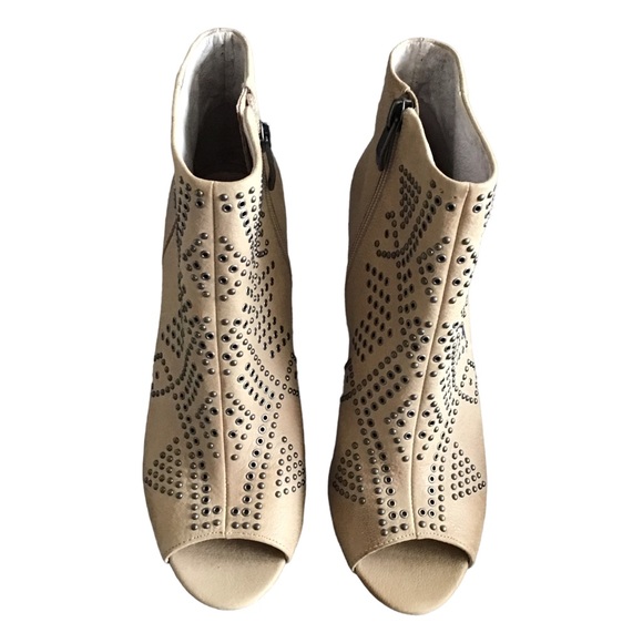 VINCE CAMUTO Kanster High Heel Bootie Open Toe Studs Zip Up 4” Heel SZ 7.5/37.5 - Picture 2 of 6